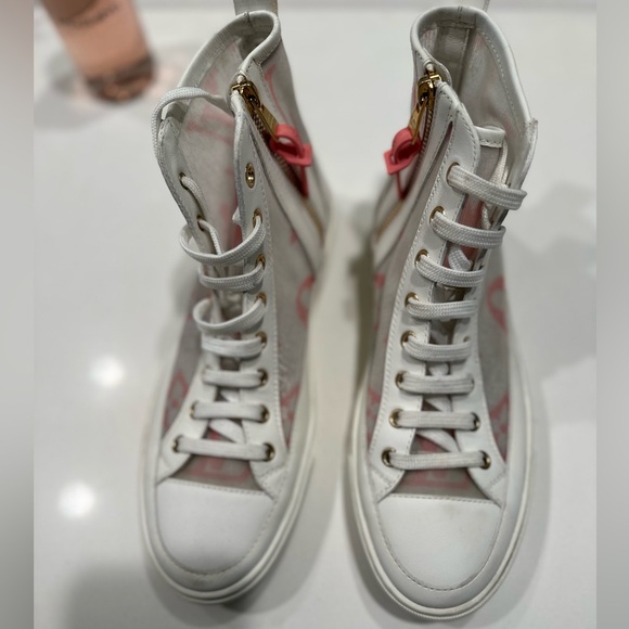 Louis Vuitton sneakers - Picture 1 of 8
